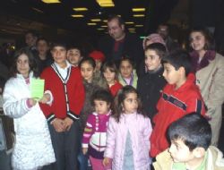 Depremzedelere moral desteği